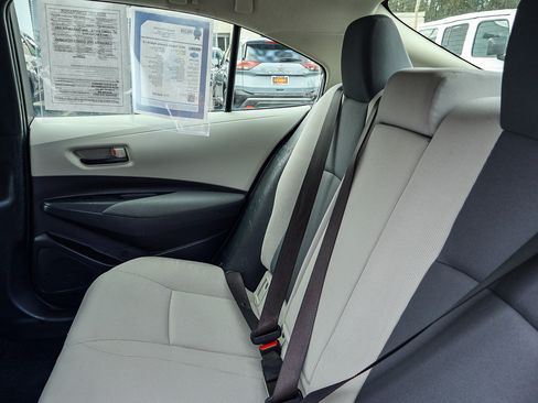 Used 2022 Toyota Corolla LE FWD image 13