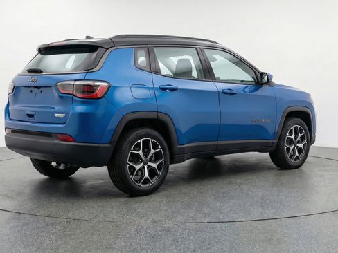 Used 2025 Jeep Compass Limited image 9