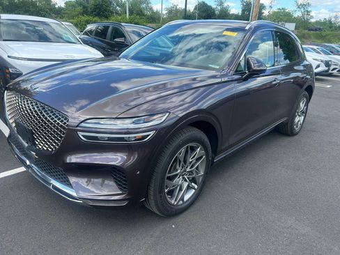 Used 2023 Genesis GV70 2.5T w/ Advanced Package AWD/4WD image 2