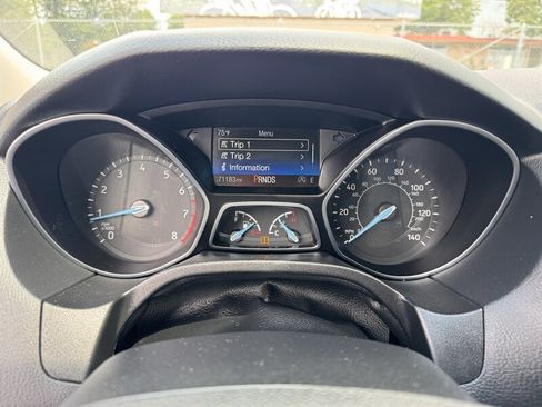 Used 2018 Ford Focus SE w/ SE Appearance Package FWD image 17