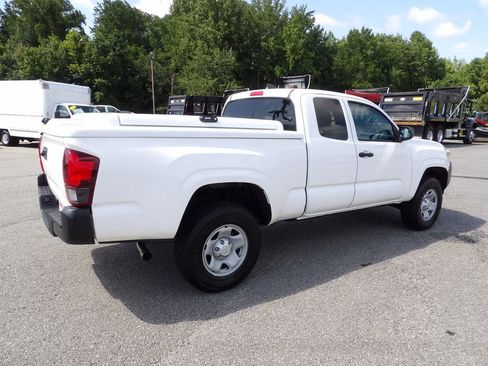 Used 2020 Toyota Tacoma SR image 8