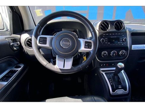 Used 2017 Jeep Compass Latitude AWD/4WD image 5