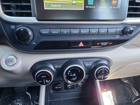 Used 2020 Hyundai Venue FWD image 20