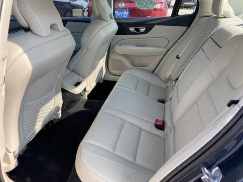 Used 2022 Volvo S60 B5 Inscription image 9