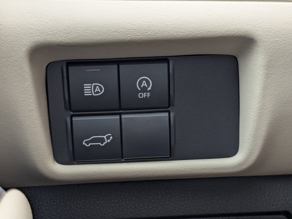 Used 2024 Toyota Highlander XLE FWD image 35