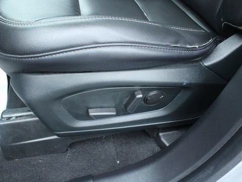 Used 2020 Ford Explorer XLT w/ Equipment Group 202A AWD/4WD image 13
