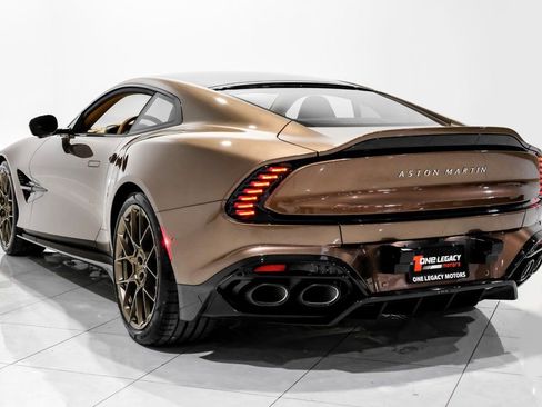 Used 2025 Aston Martin Vanquish RWD image 10