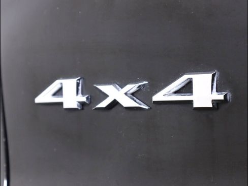 Used 2019 Jeep Cherokee Latitude w/ Cold Weather Group AWD/4WD image 37