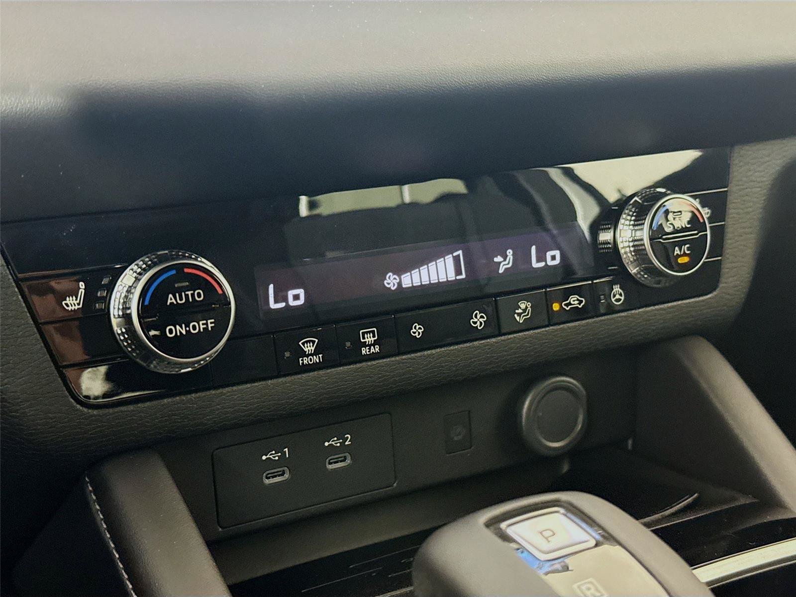New 2026 Mitsubishi Outlander SE FWD image 14