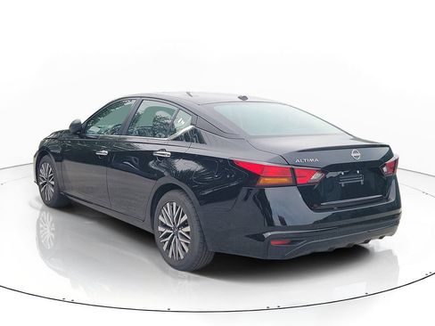 Used 2025 Nissan Altima 2.5 SV FWD image 3