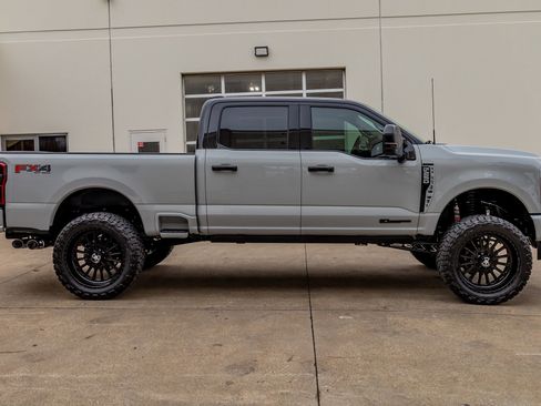 Used 2026 Ford F250 Platinum w/ Platinum Plus Package image 11