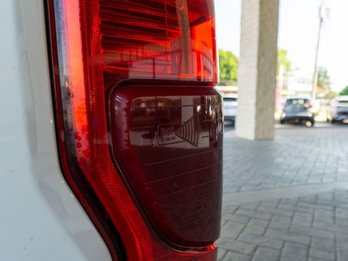 Used 2021 Ford F250 Lariat w/ Chrome Package image 14