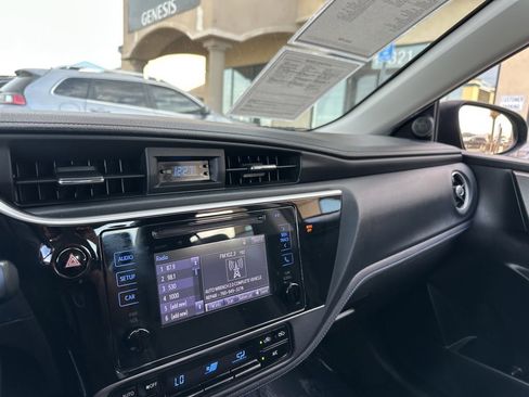Used 2019 Toyota Corolla SE image 18