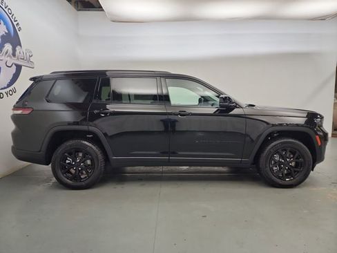 New 2025 Jeep Grand Cherokee L Altitude image 11