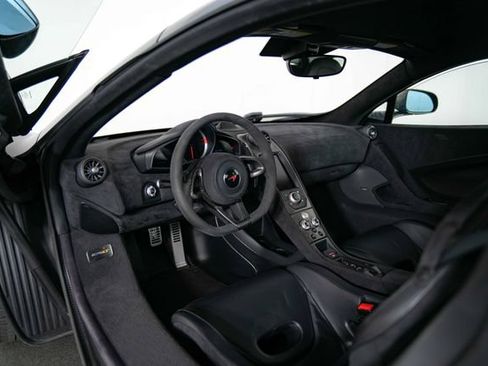 Used 2016 McLaren 675LT Coupe RWD image 16