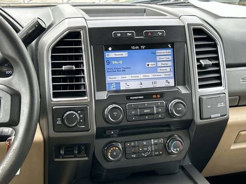 Used 2018 Ford F250 XLT w/ XLT Premium Package AWD/4WD image 16