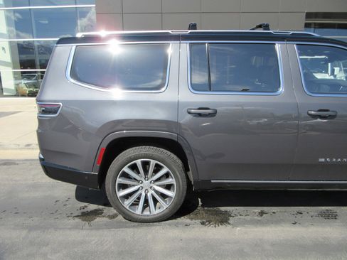 Used 2023 Jeep Grand Wagoneer Series II w/ Premium Group II AWD/4WD image 12