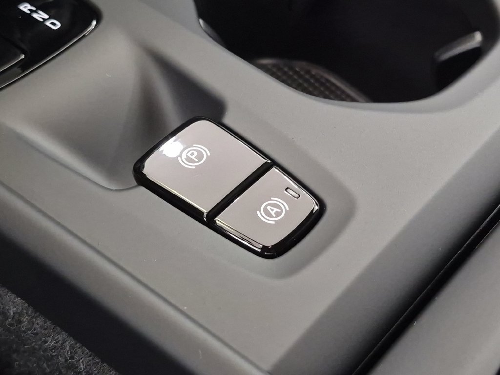 Used 2025 Volvo XC40 B5 Core AWD/4WD image 26