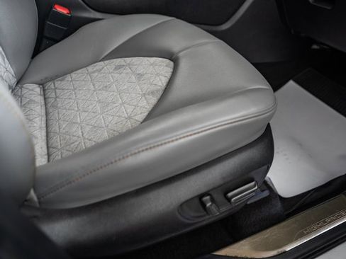 Certified 2022 Toyota Highlander Bronze Edition image 40