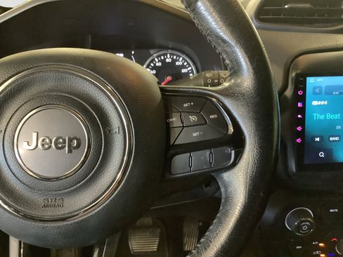 Used 2020 Jeep Renegade Altitude FWD image 17