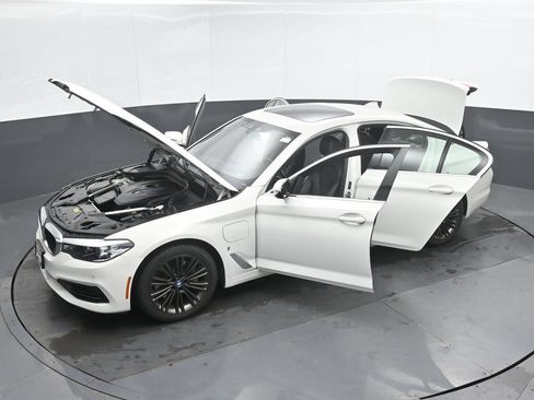 Used 2019 BMW 530e xDrive w/ Convenience Package AWD/4WD image 52