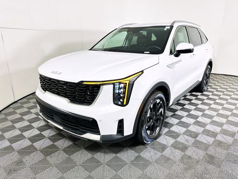Used 2025 Kia Sorento S FWD image 7