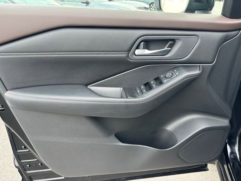Used 2022 Nissan Rogue SV w/ SV Premium Package FWD image 11