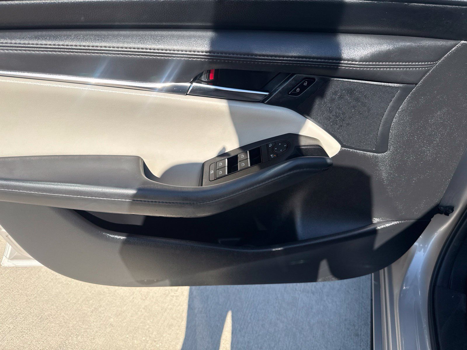 Used 2024 MAZDA MAZDA3 s FWD image 9
