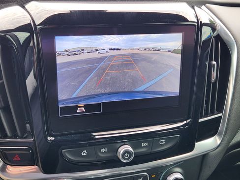 Used 2023 Chevrolet Traverse LT FWD image 7