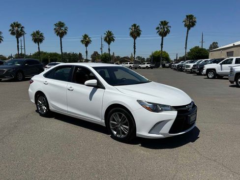 Used 2017 Toyota Camry SE FWD image 11