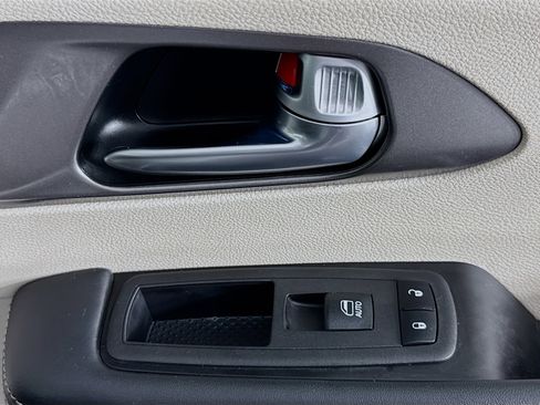Used 2024 Chrysler Pacifica Touring-L FWD image 29