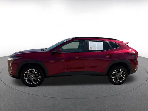 Used 2025 Chevrolet Trax LT w/ LT Convenience Package FWD image 7