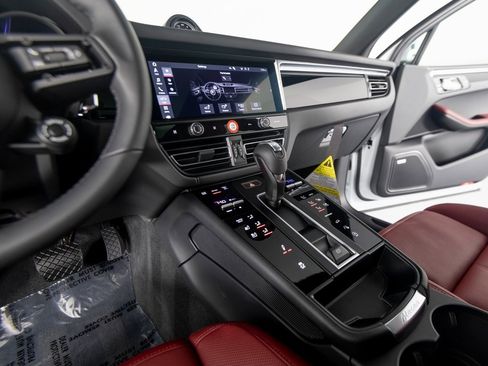 New 2026 Porsche Macan Turbo image 26