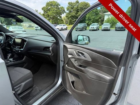 Used 2023 Chevrolet Traverse LT AWD/4WD image 43