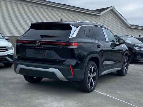 New 2026 Volkswagen Tiguan SE image 3