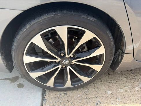 Used 2016 Nissan Maxima 3.5 SV FWD image 17