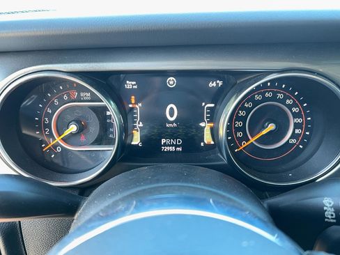 Used 2019 Jeep Wrangler Unlimited Sahara w/ Uconnect 4C Nav & Sound Group AWD/4WD image 16