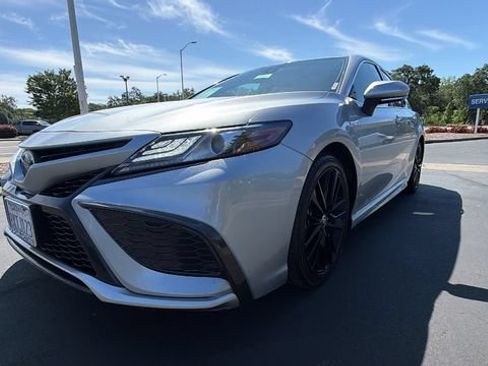Used 2021 Toyota Camry XSE FWD image 9