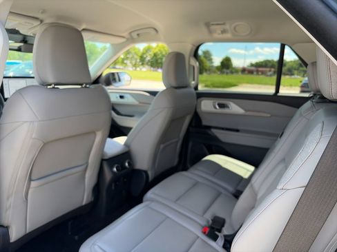 Used 2025 Ford Explorer Active w/ Active Comfort Package AWD/4WD image 28