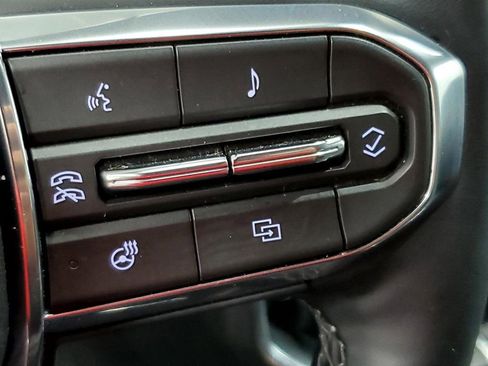 Used 2025 GMC Acadia Elevation image 30