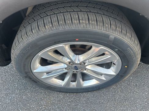 Used 2019 Ford Explorer Limited w/ Class II Trailer Tow Package image 5