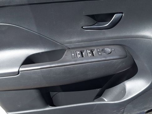 Certified 2025 Hyundai Kona SEL image 9