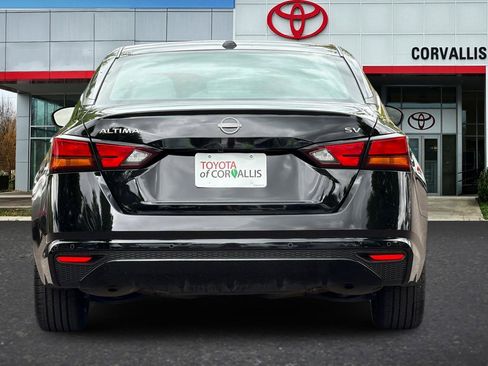 Used 2024 Nissan Altima 2.5 SV FWD image 5