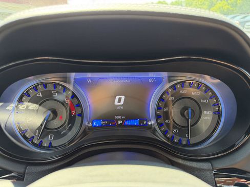Used 2023 Chrysler 300 C RWD image 17