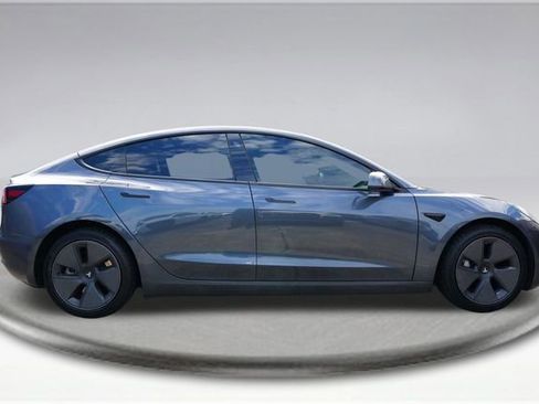 Used 2023 Tesla Model 3 Standard Range image 12