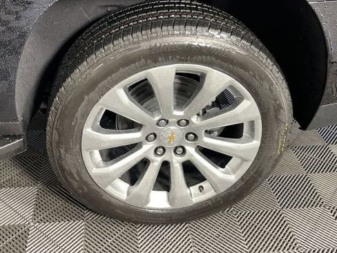 New 2025 Chevrolet Suburban Premier image 35