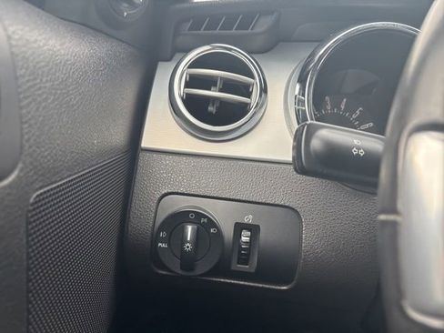 Used 2006 Ford Mustang Convertible image 16