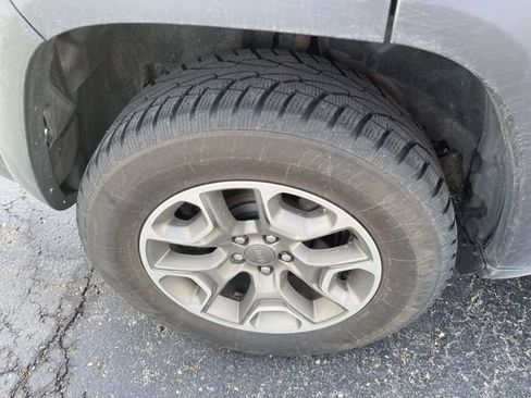 Used 2020 Jeep Cherokee Trailhawk w/ Comfort & Convenience Group image 6