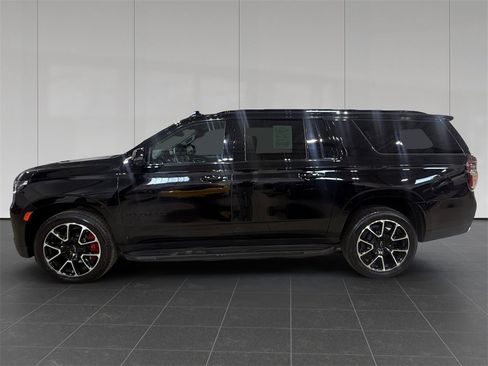 Used 2022 Chevrolet Suburban RST w/ Sport Performance Package image 2