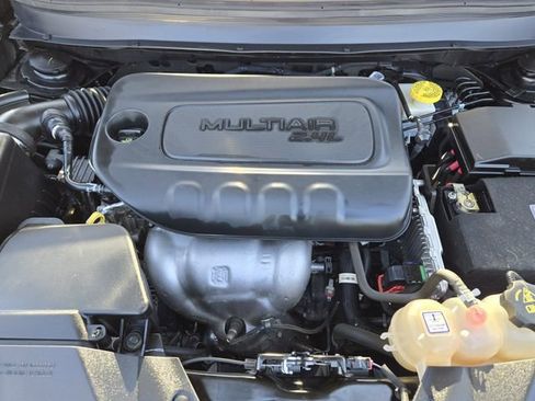 Used 2020 Jeep Cherokee Latitude Plus w/ Comfort/Convenience Group AWD/4WD image 31